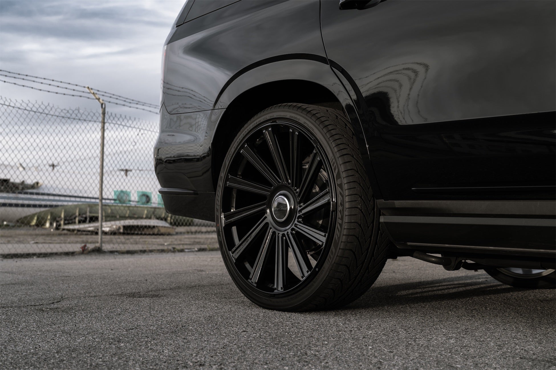 Blaque Diamond BD-40 Gloss Black