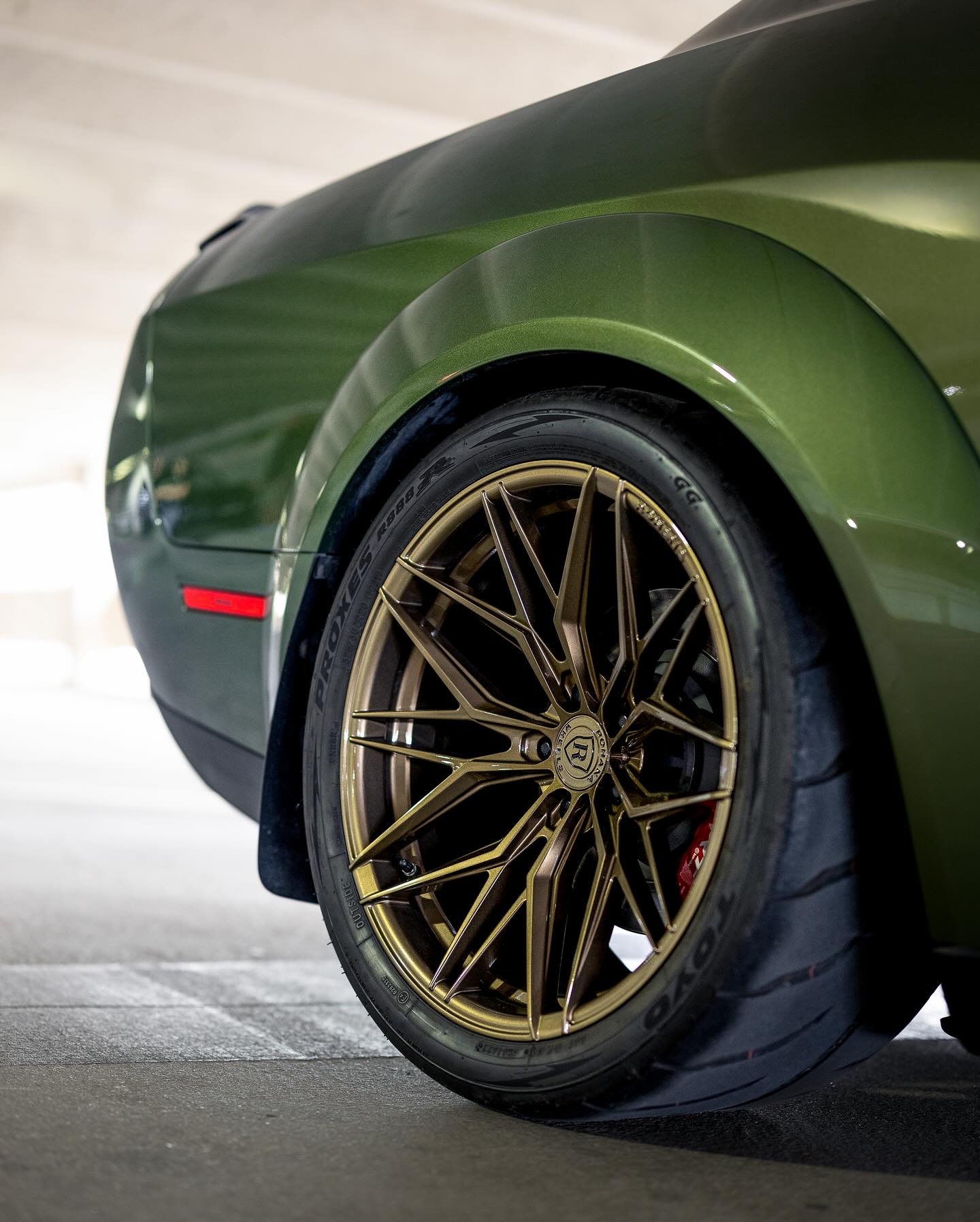 Rohana RFX17 Gloss Bronze