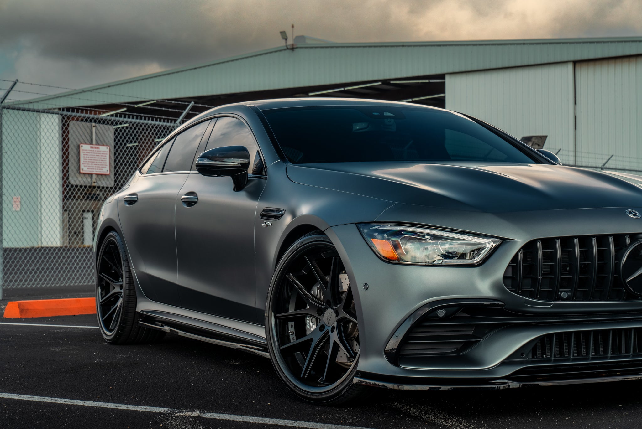 Ferrada FR2 Matte Black w/ Gloss Black Lip