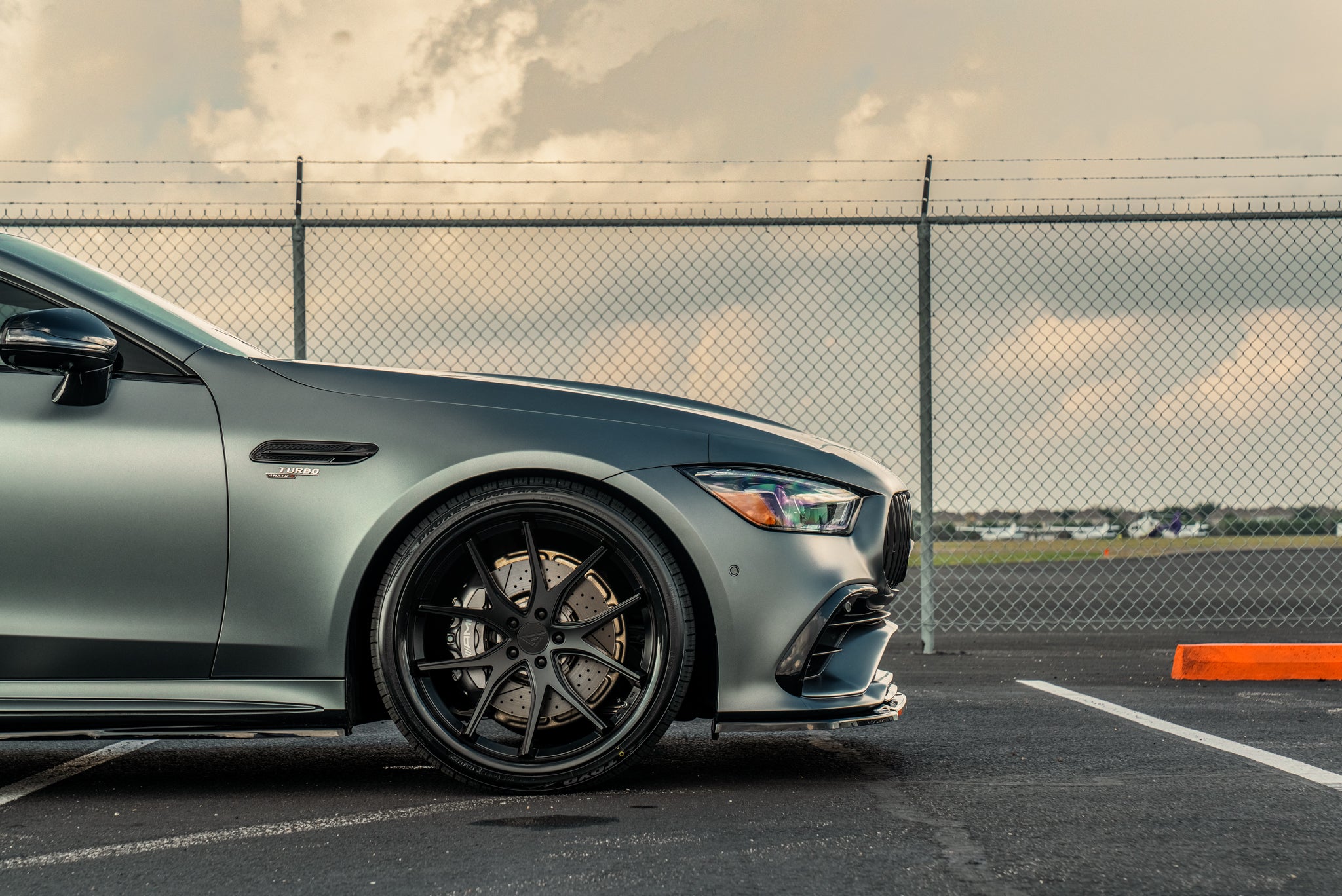 Ferrada FR2 Matte Black w/ Gloss Black Lip