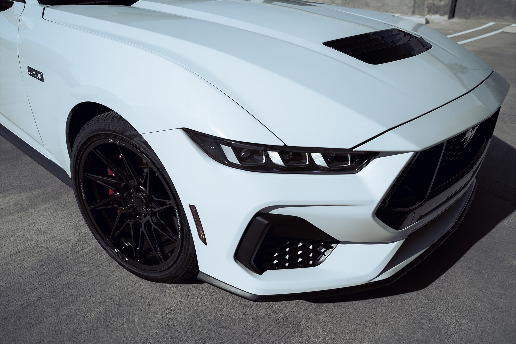 Blaque Diamond BD-F20 Gloss Black