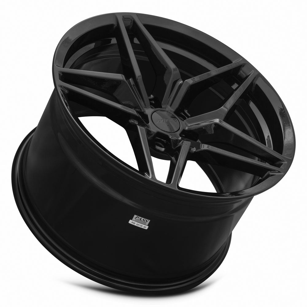 MRR M755 Gloss Black wheel — lip and spoke detail