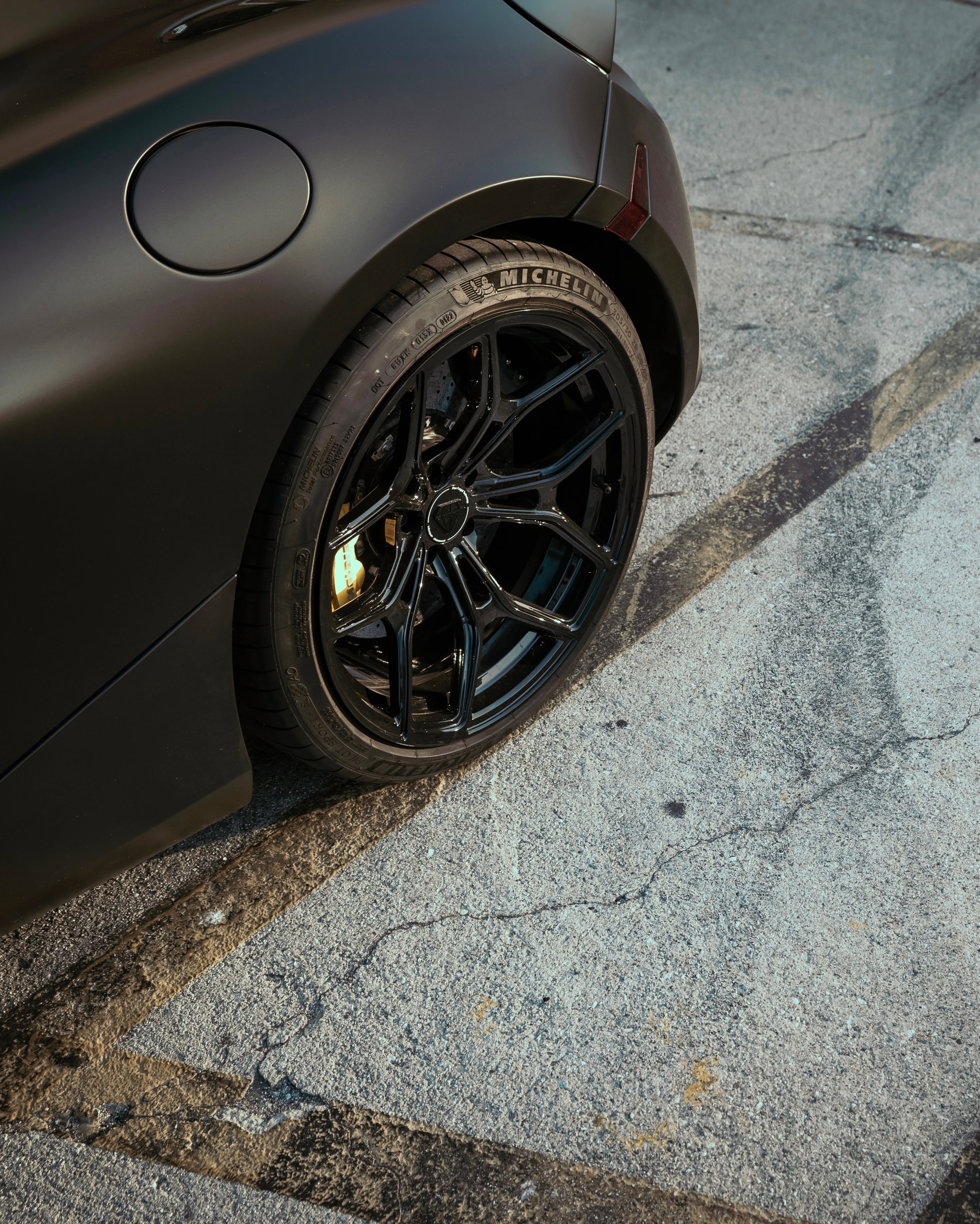 Blaque Diamond BD-F8 Gloss Black