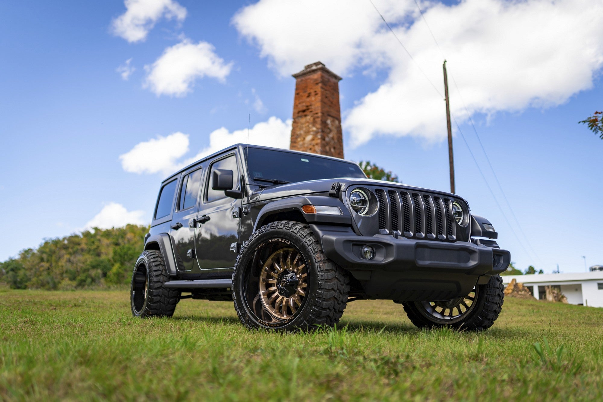 2019 Jeep Wrangler with Fuel Off-Road Arc wheels in Platinum Bronze w/ Black Lip