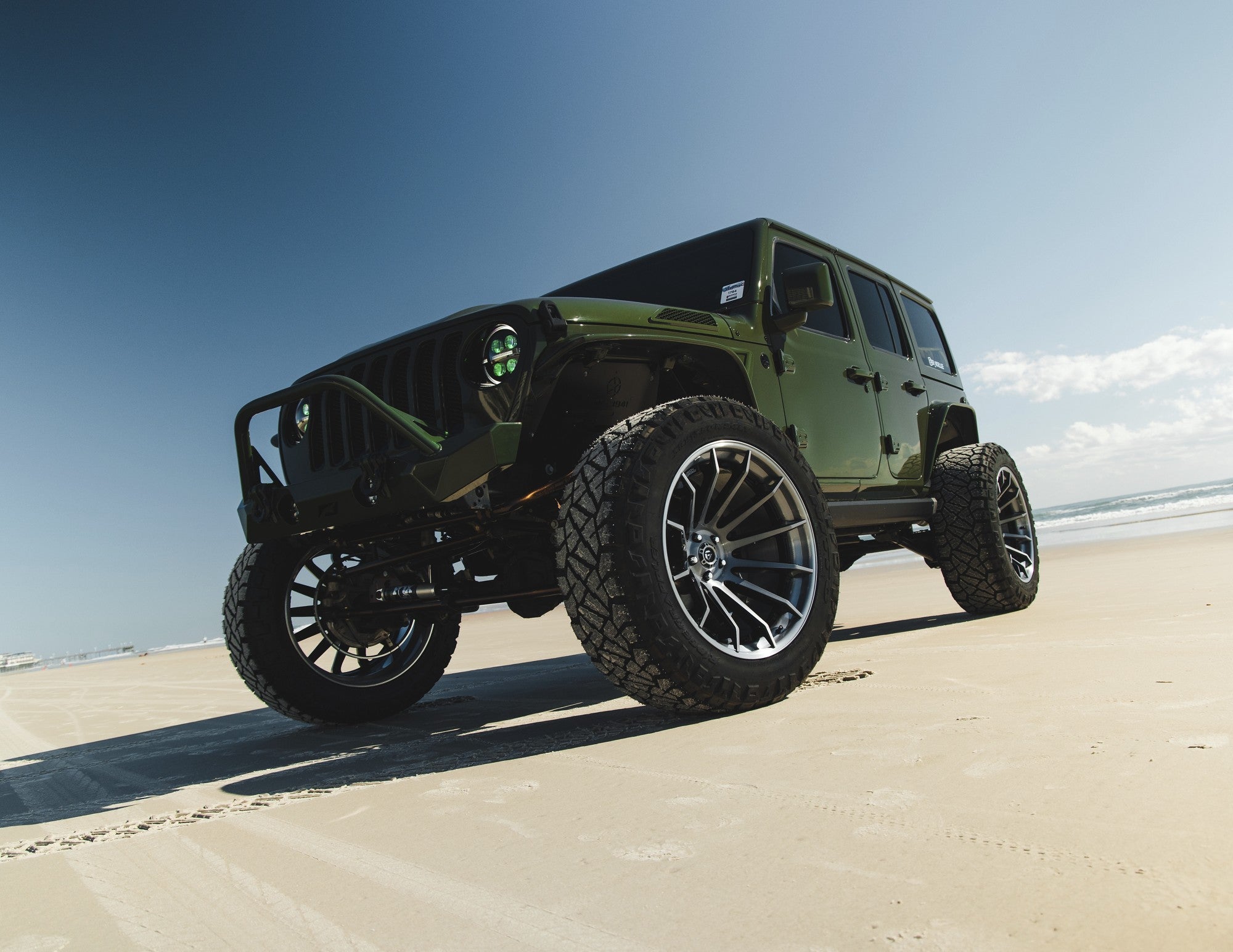 2019 Jeep Wrangler with Fuel Off-Road Burn wheels in Gloss Black Brushed Dark Tint