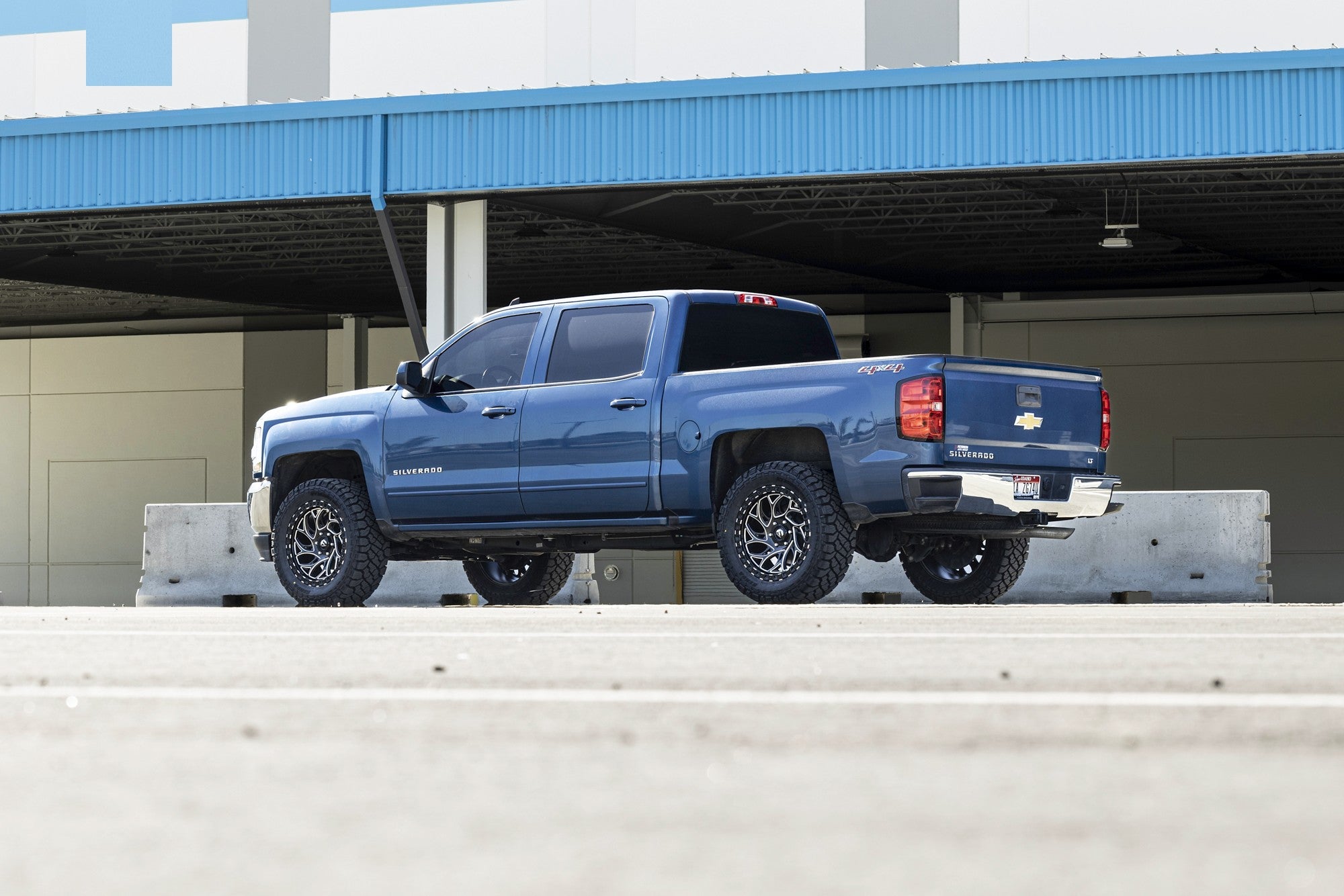 2018 Chevrolet Silverado with Fuel Off-Road Runner or wheels in Gloss Black Milled