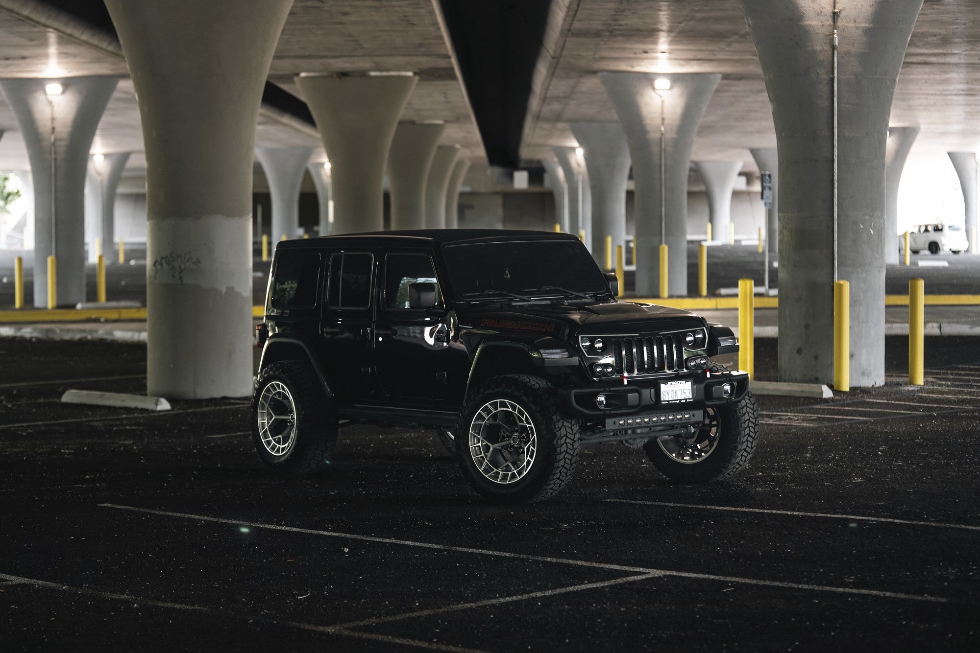 2021 Jeep Wrangler with Fuel Off-Road Charger wheels in Platinum