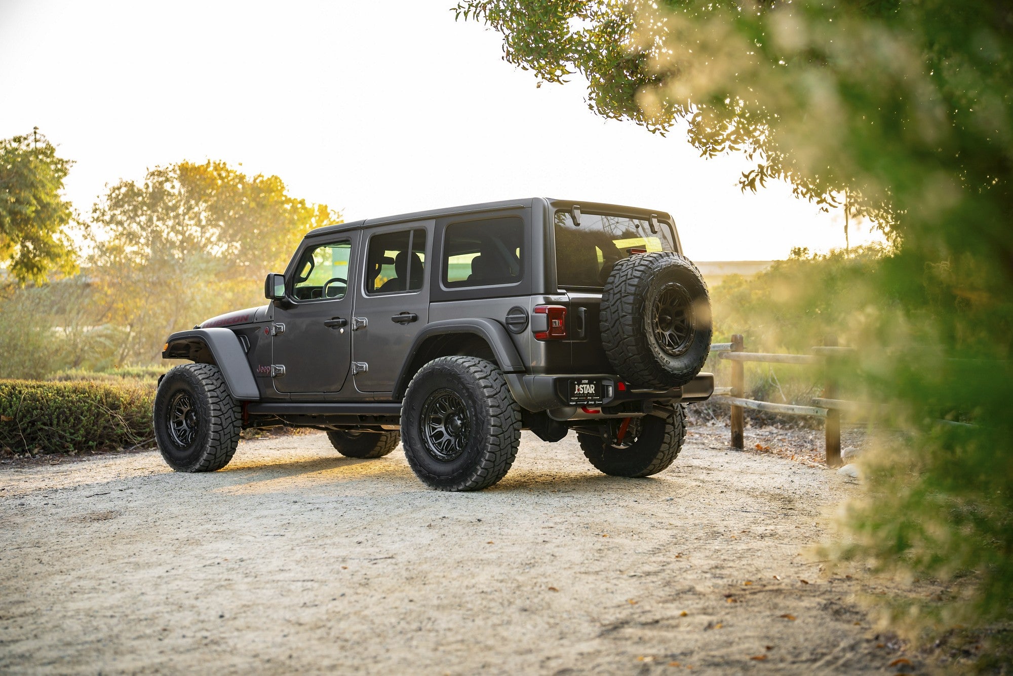 2020 Jeep Wrangler with Fuel Off-Road Surge wheels in Matte Black w/ Gloss Black Lip