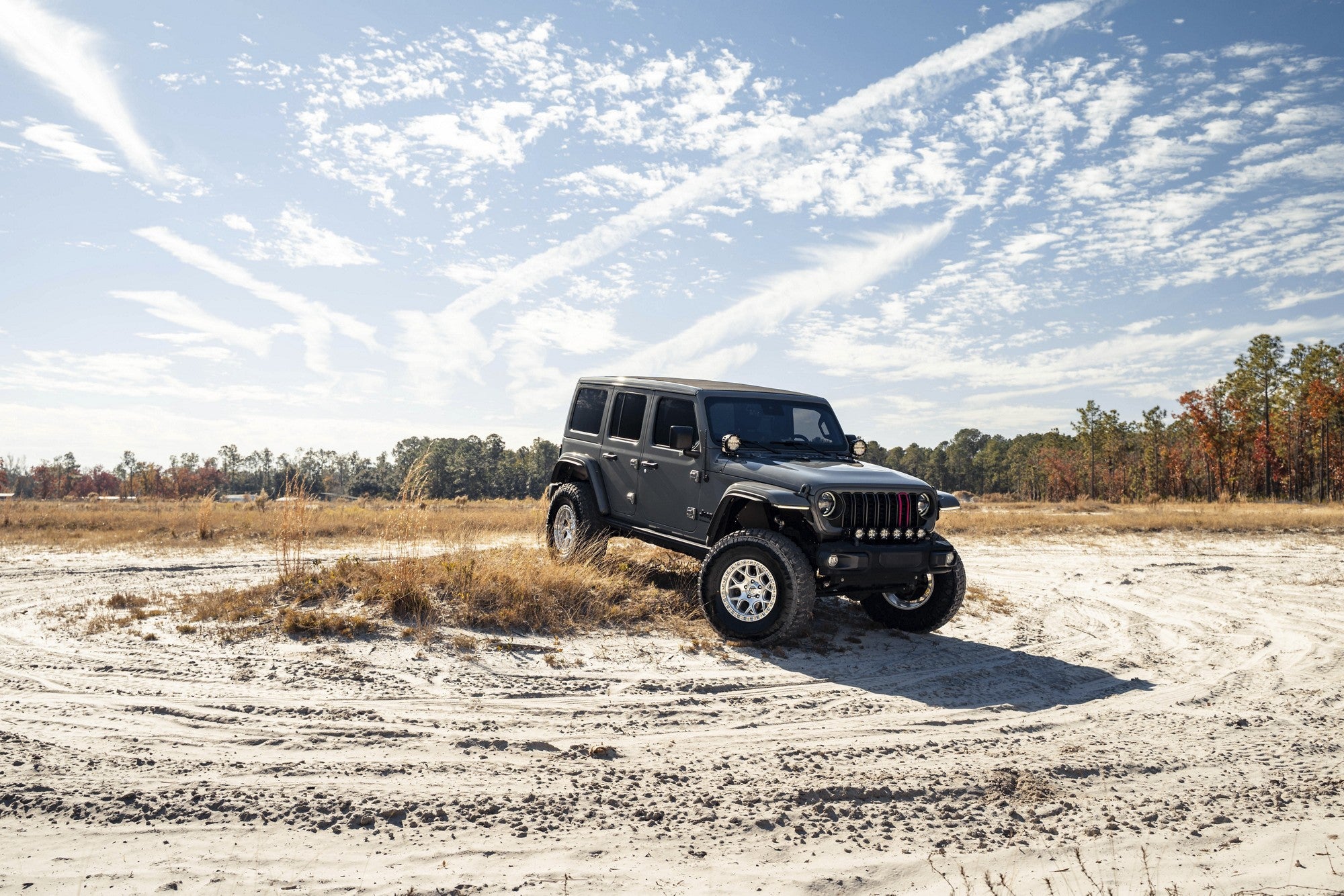 2024 Jeep Wrangler with Fuel Off-Road Puma wheels in Gloss Silver w/ Machined Face