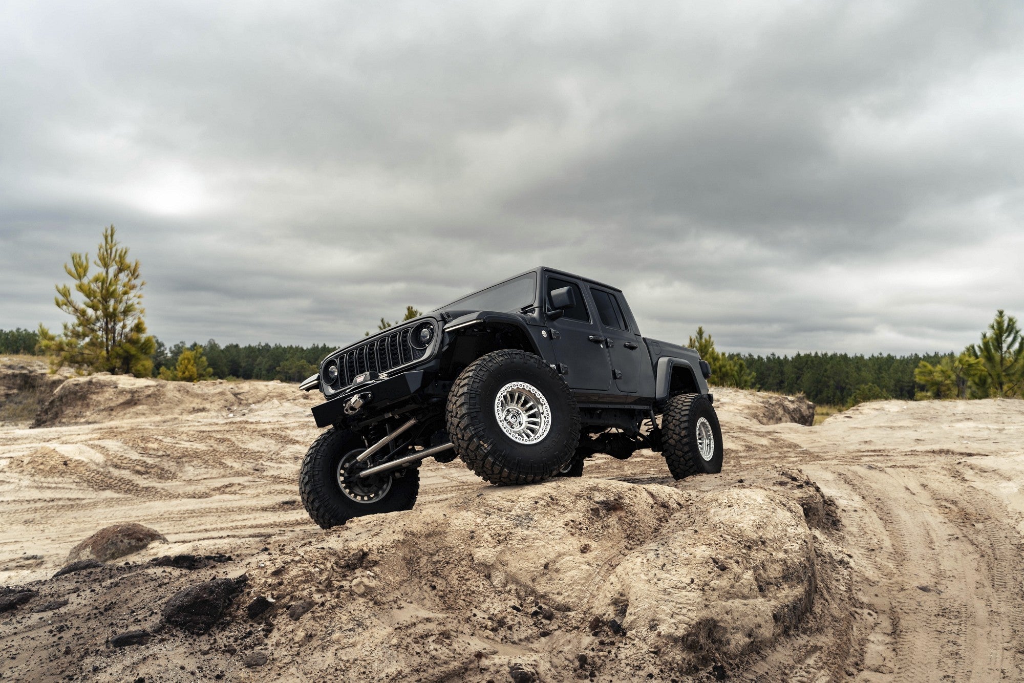 2024 Jeep Gladiator with Fuel Off-Road Rincon beadlock wheels in Machined