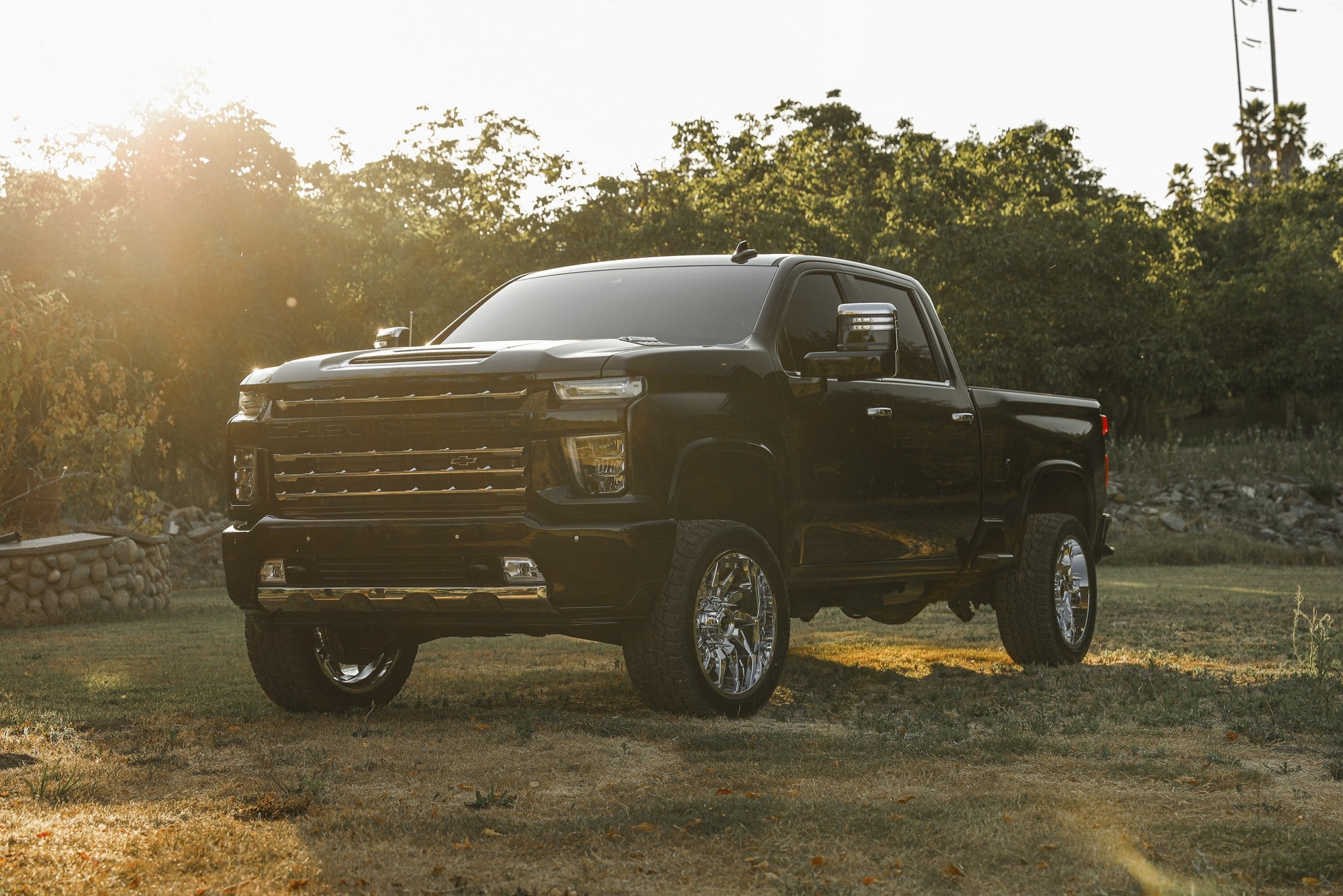 2020 Chevrolet 2500 with Fuel Off-Road Saber wheels in Chrome