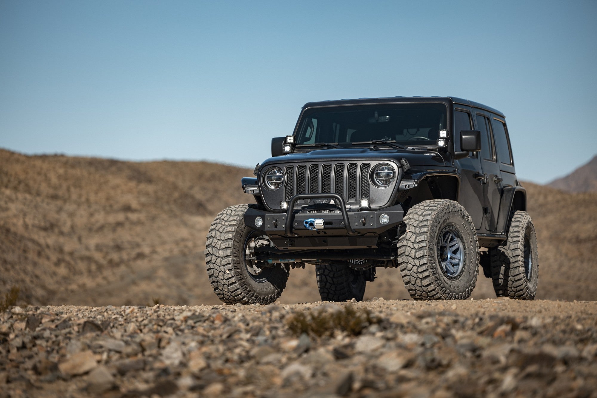 2020 Jeep Wrangler with Fuel Off-Road Syndicate wheels in Dark Blue w/ Black Ring