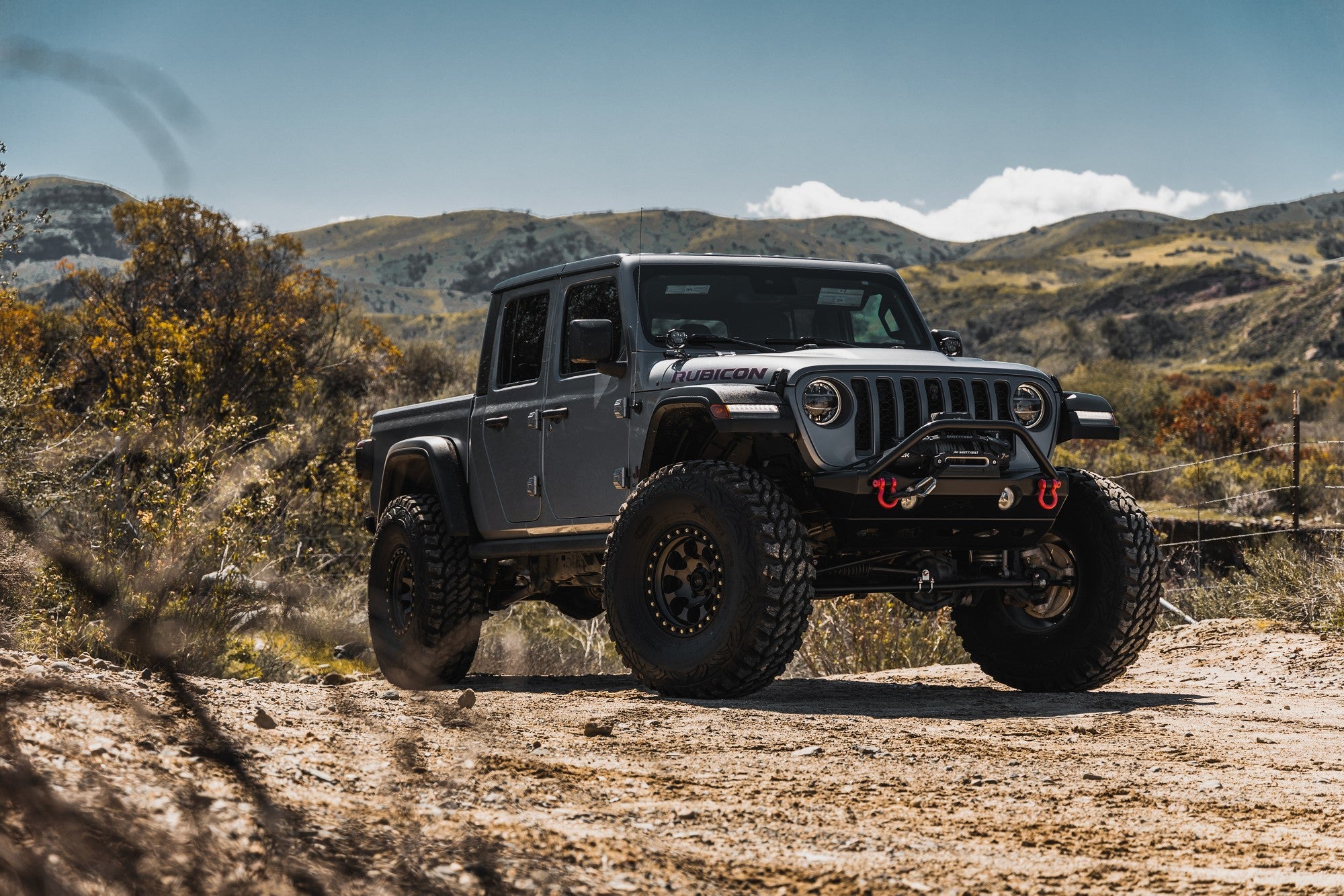 2021 Jeep Gladiator with KMC Riot SBL wheels in Anthracite w/ Satin Black Lip