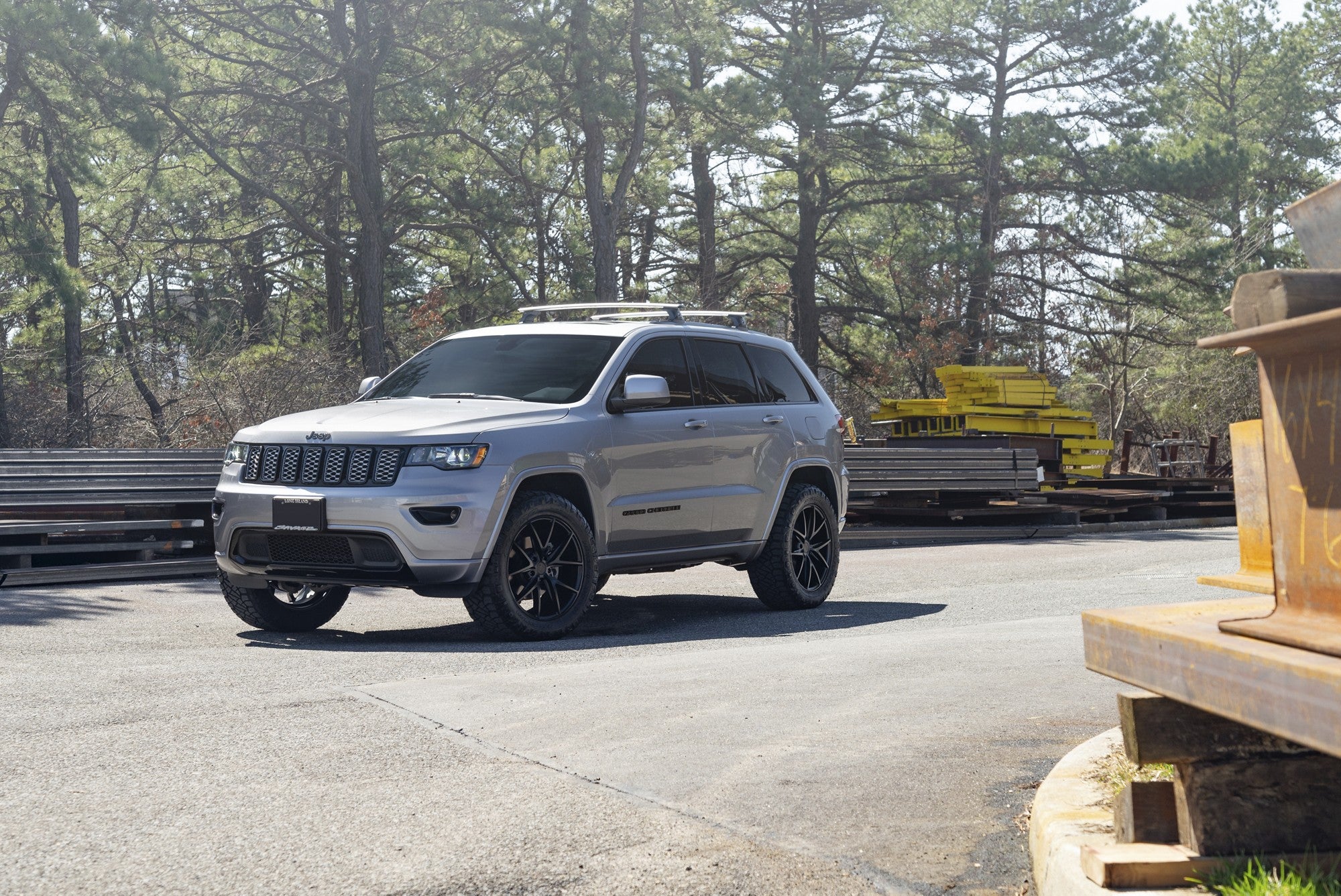 2020 Jeep Cherokee with Niche Misano wheels in Matte Black