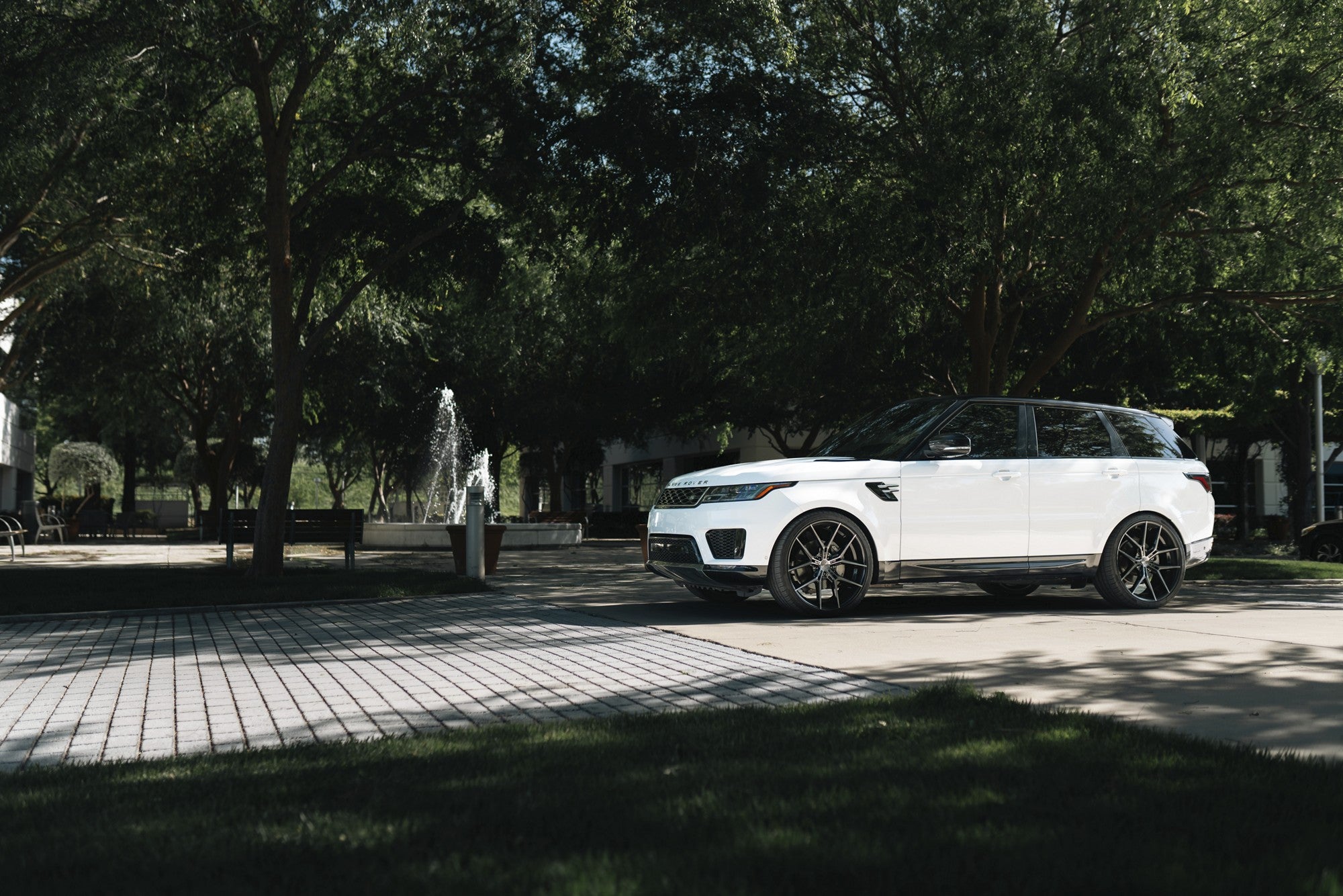 2021 Range Rover with Niche Prodigy 5 wheels in Gloss Black Dark Tinted Clear