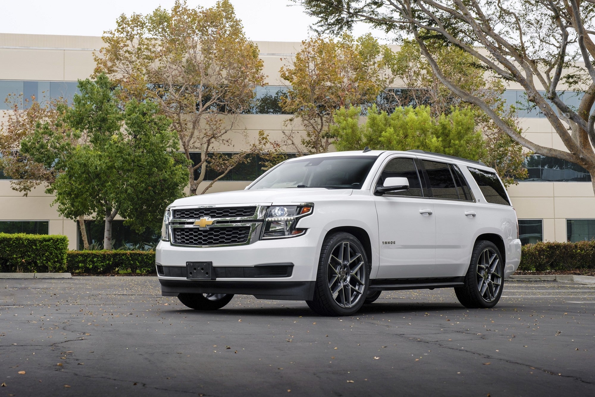 2020 Chevrolet Tahoe with Niche Rise wheels in Anthracite w/ Machined Face