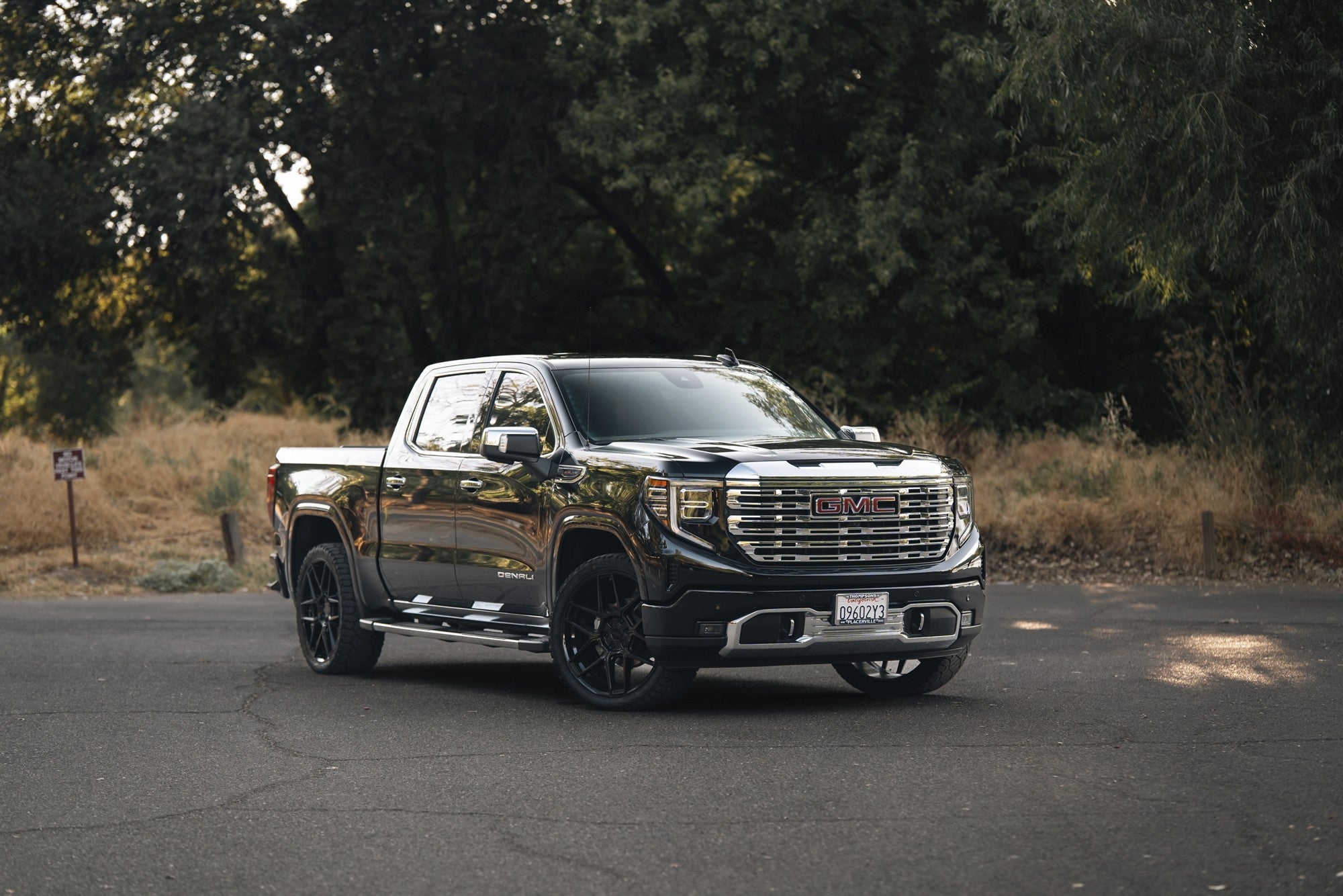 2023 GMC Sierra Denali with Niche Rise wheels in Gloss Black