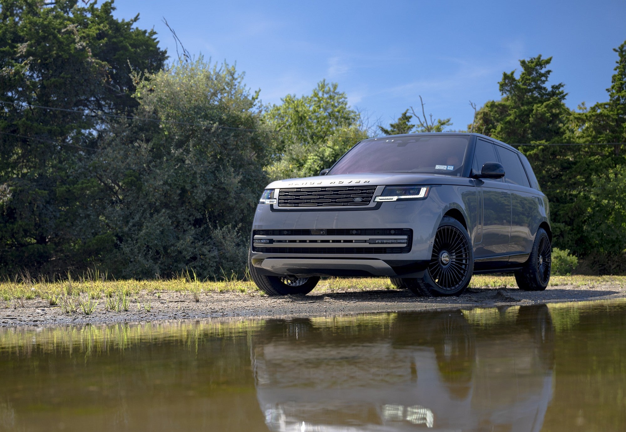 2022 Range Rover with Niche Serene wheels in Gloss Black