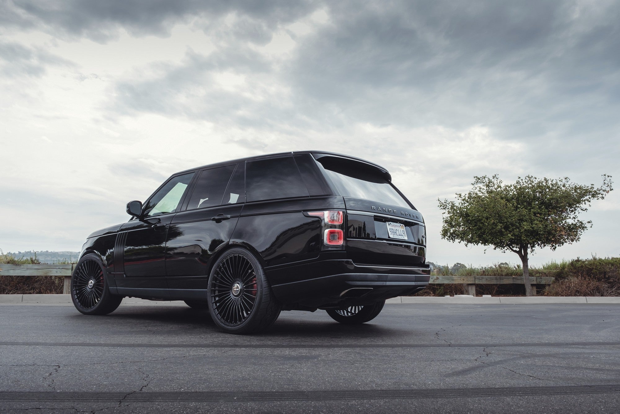 2021 Range Rover with Niche Serene wheels in Gloss Black