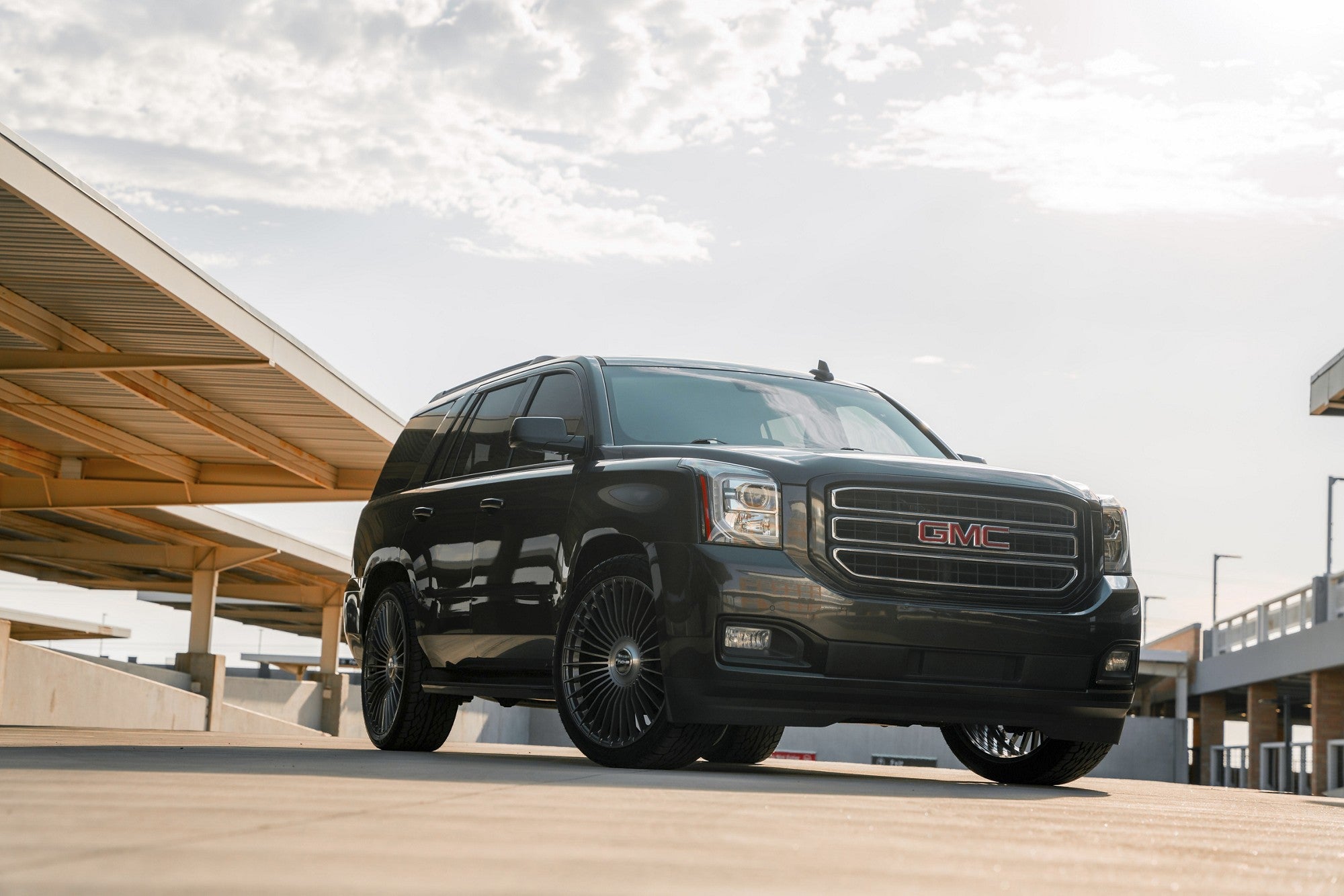 2016 GMC Yukon with Niche Serene wheels in Gloss Titanium Brushed