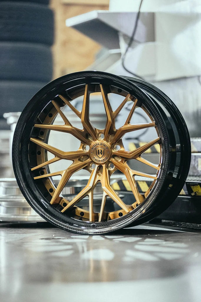 Rohana RFG19 forged wheel Trinity in brushed radiant copper with a carbon fiber lip