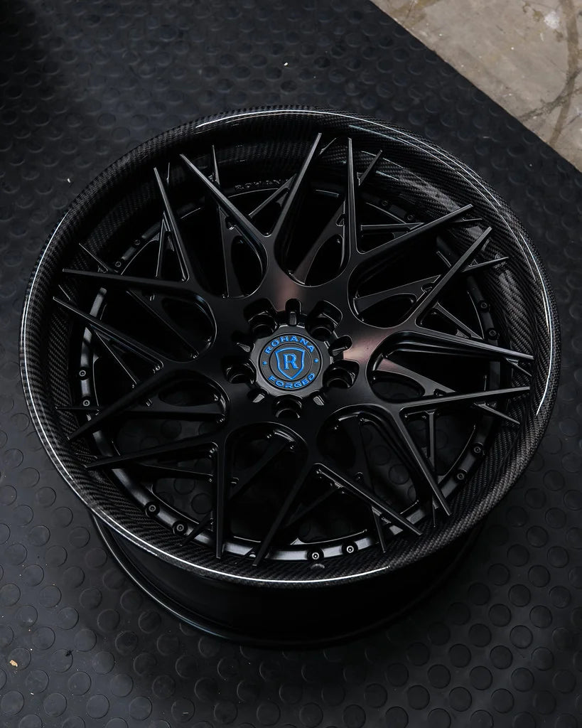 Rohana RFG21 forged wheel in satin black with a carbon fiber lip and blue center cap