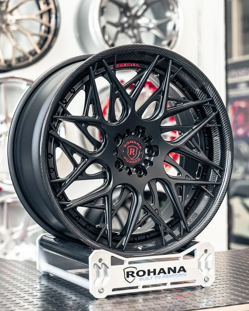 Rohana RFG21 forged wheel Trinity in satin black with a carbon fiber lip