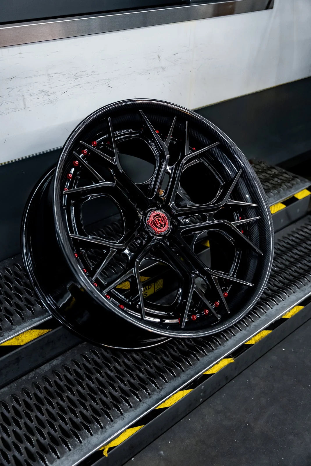 Rohana RFG29 forged wheel in gloss black with a carbon fiber lip