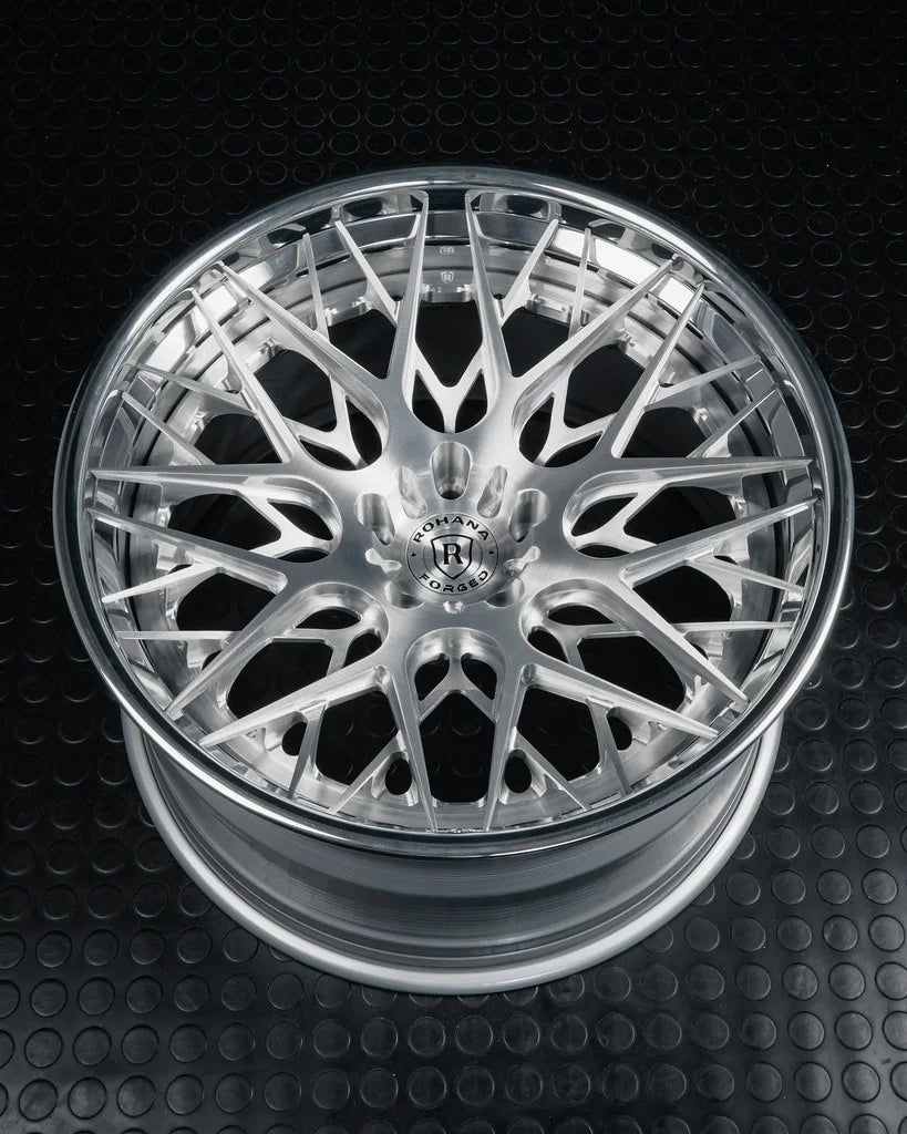 Rohana RFG31 forged wheel in brushed aluminum, face and lip detail