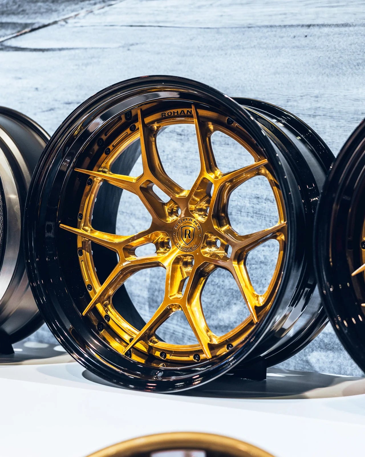 Rohana RFG35 forged wheel in brushed radiant copper with a gloss black lip