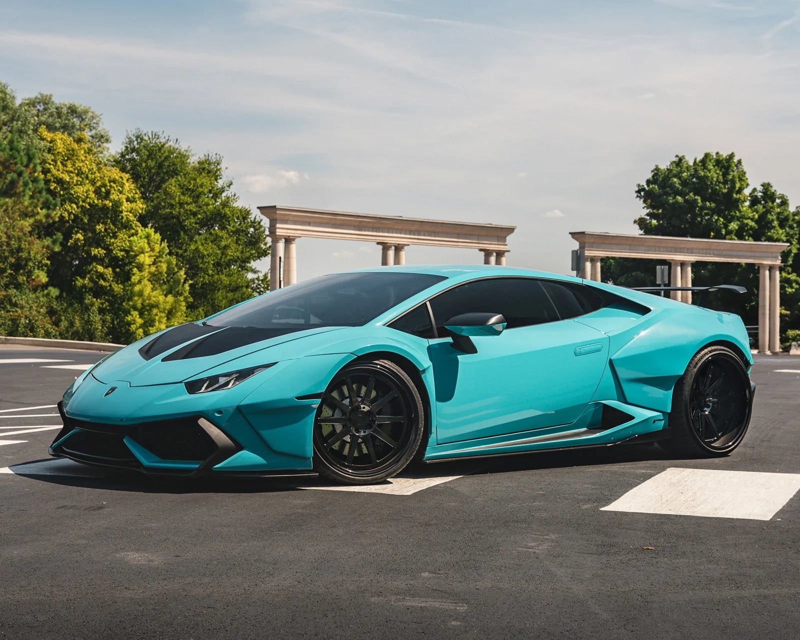 Rohana RFG37 forged wheel in black on a widebody Lamborghini Huracán