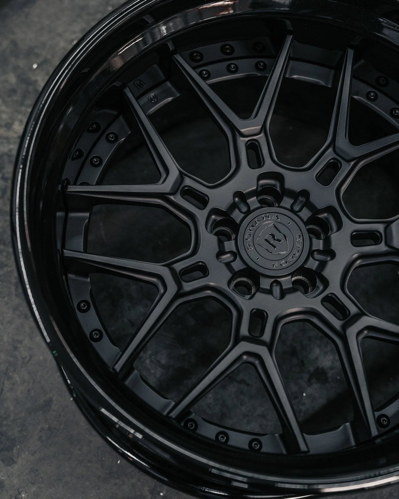 Rohana RFG7 forged wheel in satin black, close-up