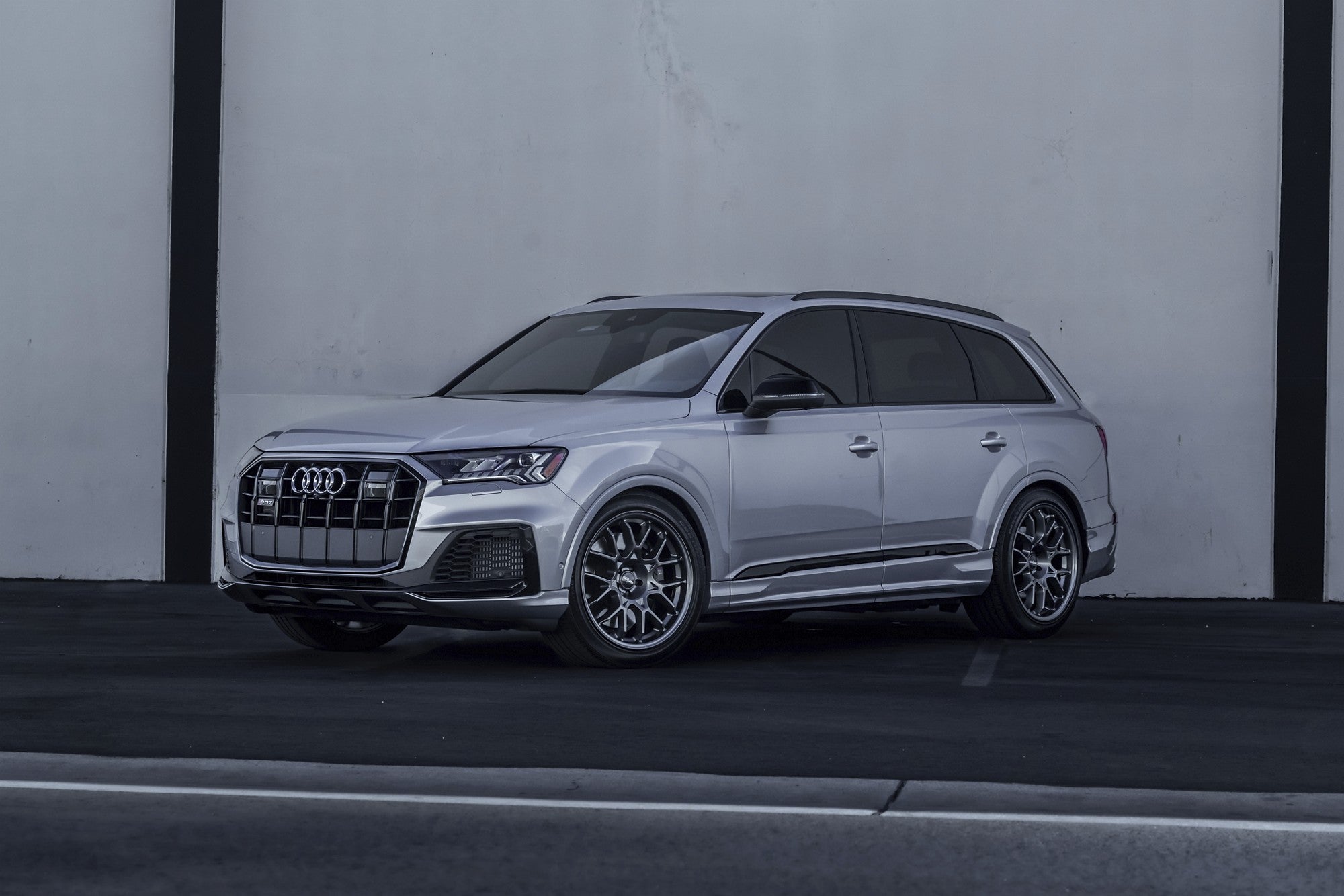 2019 Audi Sq7 with Rotiform ZWS wheels in Gloss Anthracite