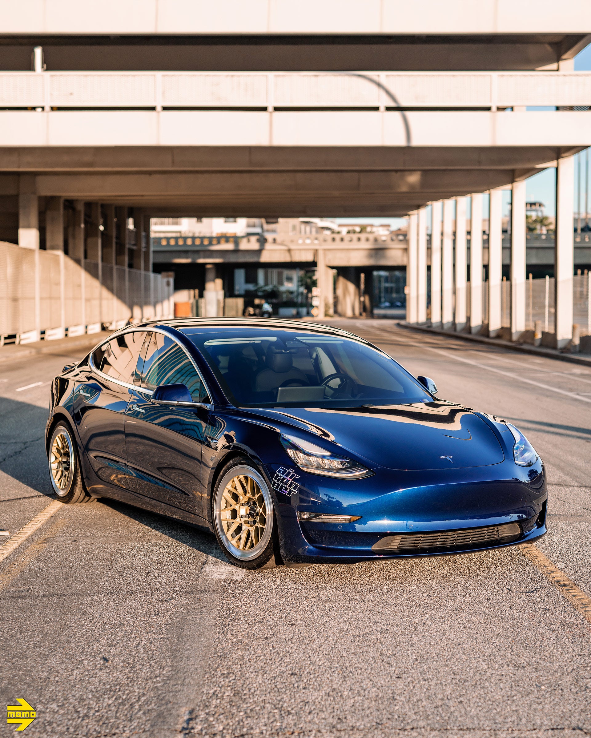Gold Momo Rims Momo Ferrara - Gloss Gold W/ Diamond Lip Rotary Forged – unleashedwheels