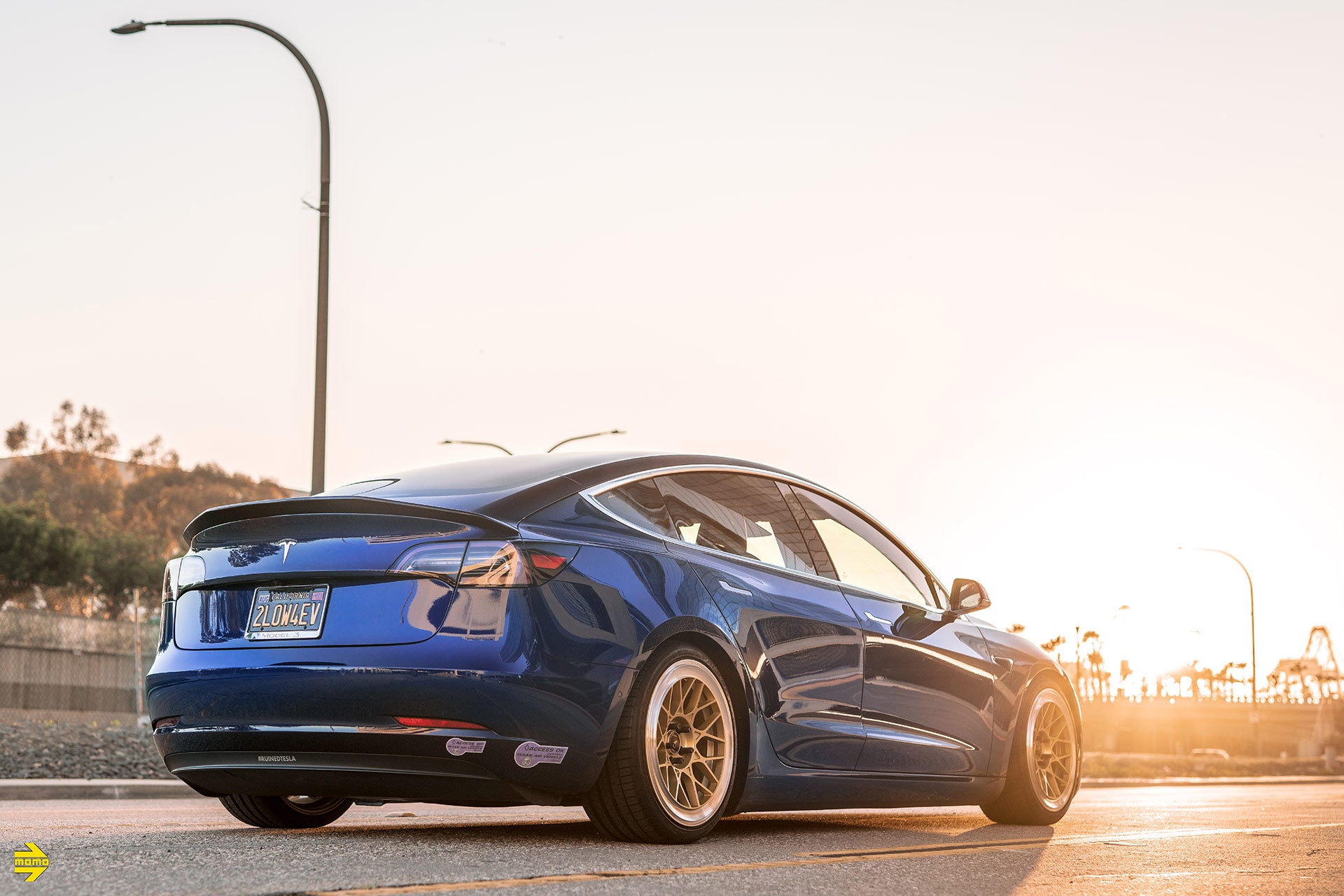 Gold Momo Rims Momo Ferrara - Gloss Gold W/ Diamond Lip Rotary Forged – unleashedwheels